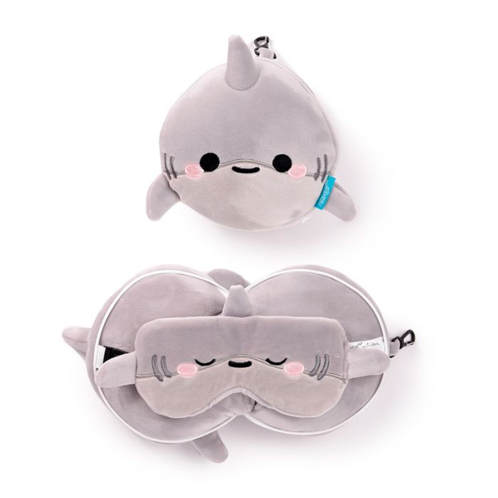 Relaxeazzz Adoramals Archie the Shark Haj Plysch Resekudde & Ögonmask
